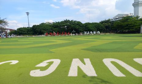 Taman Alun-Alun Bandung. Pemerintah Kota (Pemkot) Bandung tak akan membuka Alun-Alun Bandung untuk digunakan masyarakat pada saat perayaan malam Tahun Baru 2023, Sabtu (31/12/2022). 