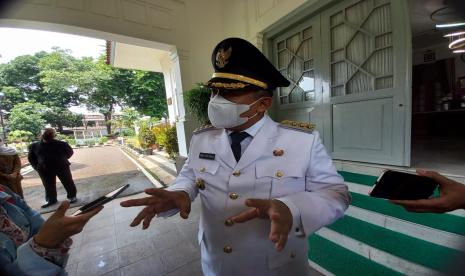 Wali Kota Bandung Yana Mulyana sebut penerangan jalan di Bandung akan diperbanyak untuk mencegah pengeroyokan kelompok bermotor di jalan.