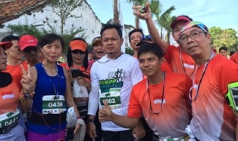 Wali Kota Bogor berfoto bersama pelari Bogor Heritage Run