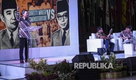 Wali Kota Bogor Bima Arya menyampaikan paparannya saat diskusi nasional di Gedung Konferensi Asia Afrika, Kota Bandung, Jumat (5/4).