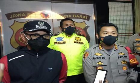 Wali Kota Bogor, Bima Arya Sugiarto bersama Kapolresta Bogor Kota, Kombes Pol Susatyo Purnomo Condro di Mapolresta Bogor Kota, Jumat (12/2) malam.