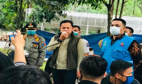 Wali Kota Bogor, Bima Arya (tengah). Wali Kota Bogor, Bima Arya Sugiarto merincikan, dana sebesar Rp 500 miliar tersebut digunakan untuk pembangunan gedung baru Rumah Sakit Umum Daerah (RSUD) Kota Bogor, pelebaran jembatan Otista, pengembangan kawasan Suryakencana, dan perawatan jembatan Sempur.