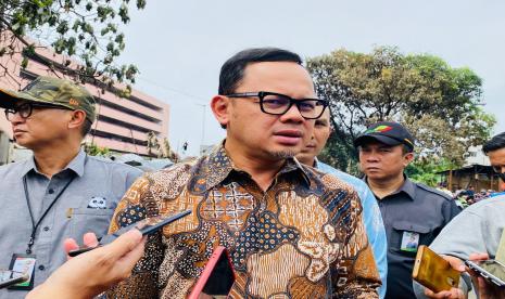 Wali Kota Bogor Bima Arya Sugiarto. Pemerintah Kota (Pemkot) Bogor akan mengalokasikan bantuan sosial untuk sopir angkot, ojek daring, dan UMKM. Hal itu untuk mengendalikan inflasi setelah kenaikan harga BBM.