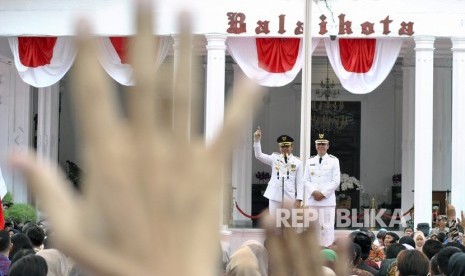 Wali Kota dan Wakil Wali Kota Bogor terpilih 2019-2024 Bima Arya (kiri) dan Dedie A. Rachim (kanan) menyampaikan pidato saat inagurasi Pelantikan Wali Kota dan Wakil Wali Kota Bogor di Balaikota Bogor, Jawa Barat, Ahad (21/4/2019). 