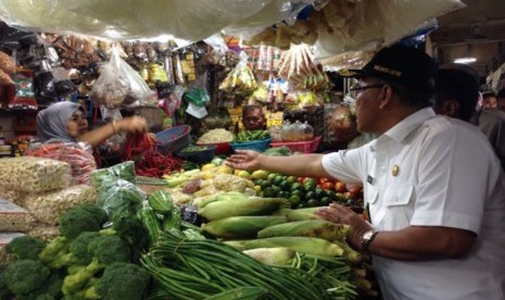 Wali Kota Depok M Idris sidak di pasar tradisional.