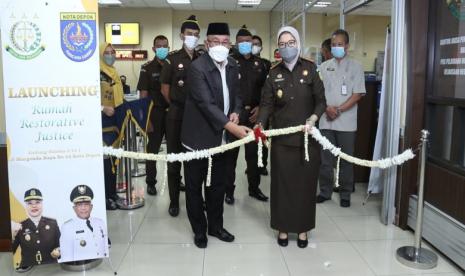 Wali Kota Depok Mohammad Idris bersama Kepala Kejari Kota Depok Mia Banulita meresmikan Rumah Restorative Justice (RJ) di Gedung Balai Kota Depok, Selasa (5/4/2022).