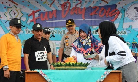 Wali Kota Depok Muhammad Idris saat menghadiri Milad ke-1 UMKM Bosama di Kantor Kecamatan Bojongsari, Depok, Jumat (1/3)