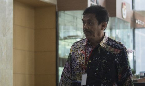 Wali Kota Madiun Bambang Irianto bersiap menjalani pemeriksaan penyidik di Gedung KPK, Jakarta, Selasa (8/11). 