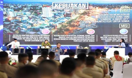 Wali Kota Makassar, Moh Ramdhan Pomanto mengajak praja Institut Pemerintahan Dalam Negeri (IPDN) sebagai calon birokrat untuk memperluas wawasan kemampuan adaptasi dan mitigasi.