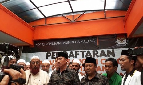 Wali Kota Malang Mohammad Anton kembali mendaftarkan diri dalam Pilkada 2018 dengan menggandeng sosok Syamsul Mahmud, Rabu (10/1)