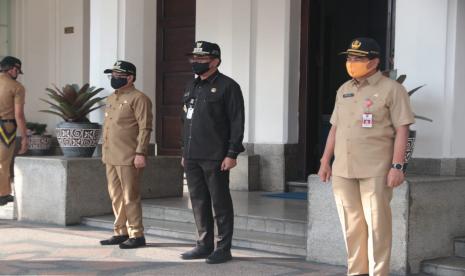 Wali Kota Malang, Sutiaji saat melaksanakan kegiatan apel di Balai Kota Malang, Senin (15/6)