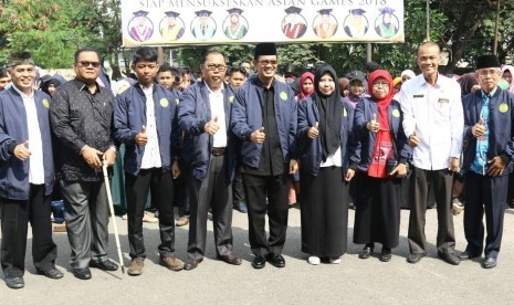 Wali Kota Palembang Harnojoyo, Rabu (17/1) melepas mahasiswa Universitas Muhammadiyah Palembang (UMP) peserta Kuliah Kerja Nyata (KKN) yang akan melaksanakan kuliah pada 10 kecamatan di Palembang.