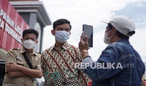 Wali Kota Solo Gibran Rakabuming Raka (tengah). 