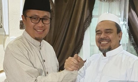 Wali Kota Sukabumi Achmad Fahmi bertemu Habib Rizieq Shihab di Makkah, Arab Saudi, Kamis (15/11)