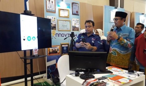 Wali Kota Sukabumi Achmad Fahmi meluncurkan program aplikasi Sukabumi Participated Responder (Super) untuk mempermudah warga menyampaikan pengaduan dan kritikan kepada pemerintah Senin (17/12). 