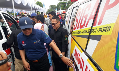 Wali Kota Sukabumi Achmad Fahmi meluncurkan program homecare dan ambulans gratis Sigap untuk menjangkau warga sakit di rumah di Balai Kota Sukabumi Ahad (25/11).