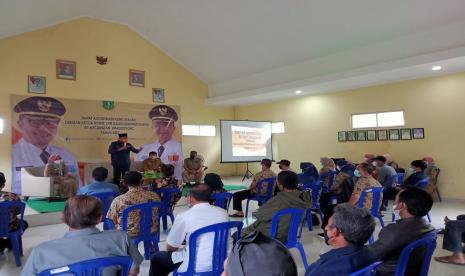 Wali Kota Sukabumi Achmad Fahmi meminta warga jaga prokes dan divaksin dalam rakor wilayah di Kelurahan/Kecamatan Warudoyong, Senin (18/10)