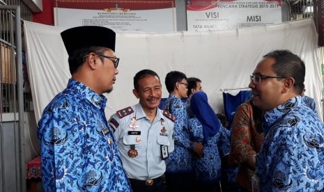 Wali Kota Sukabumi Achmad Fahmi meninjau perekaman KTP elektronik di Lapas Kelas IIB Sukabumi Kamis (17/1). Langkah ini untuk memastikan setiap warga memiliki identitas.