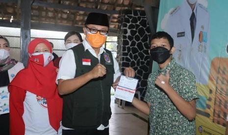 Wali Kota Sukabumi Achmad Fahmi meninjau vaksinasi pelajar di SMA 4 Sukabumi beberapa waktu lalu