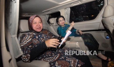 Wali Kota Surabaya Tri Rismaharini (kiri) dan Ketua Umum PDI Perjuangan Megawati Soekarnoputri.