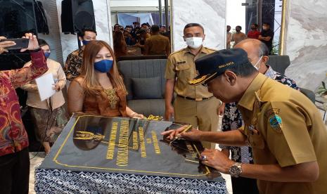  Wali Kota Tasikmalaya, Muhammad Yusuf, meresmikan hotel Cordela Suites Tasikmalaya di Jalan Yudanegara, Kota Tasikmalaya, Senin (31/10/2022)