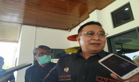 Wali Kota Tasikmalaya Budi Budiman saat diwawancara, Kamis (28/5).