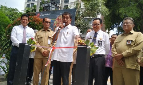 Wali Kota Yogyakarta, Haryadi Suyuti bersama Wakil Wali Kota  Yogyakarta, Heroe Poerwadi meresmikan jalur pedestrian di Jalan Jenderal  Sudirman, Yogyakarta, Senin (30/12).