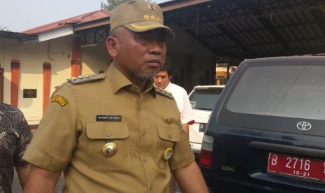 Walikota Bekasi Rahmat Effendi memberikan penjelasan kepada Republika.co.id seusai memimpin apel pagi di Kantor Walikota Bekasi, Jalan Jenderal Ahmad Yani, Bekasi Selatan, Bekasi, Senin (5/8).