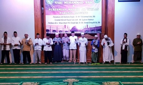 Walikota Depok Idris Abdul Somad meresmikan Masjid Al Ikhlas Parungbingung, Depok, Senin (12/2).