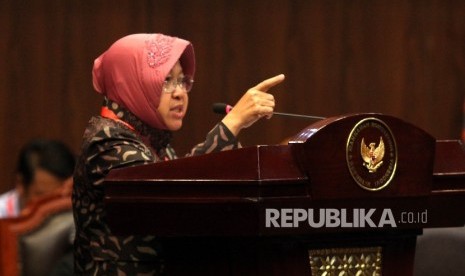 Walikota Surabaya Tri Rismaharini saat menjalani sidang di Gedung Mahkamah Konstitusi, Jakarta, Rabu (8/6). 