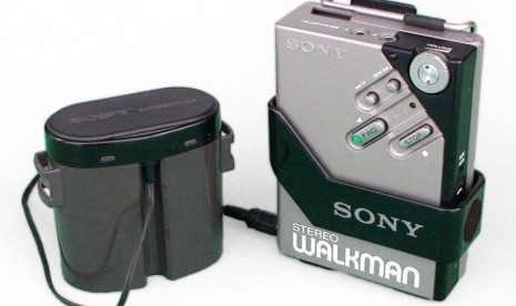 Walkman Sony membuat orang bisa mendengarkan musik di manapun mereka mau. (ilustrasi)