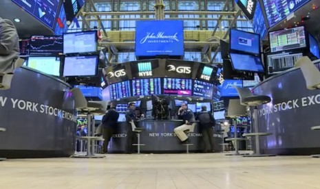 Wall Street (ilustrasi). Wall Street menguat ke rekor tertinggi baru dengan S&P 500 menembus angka 3.300 untuk pertama kalinya pada akhir perdagangan Kamis (16/1).