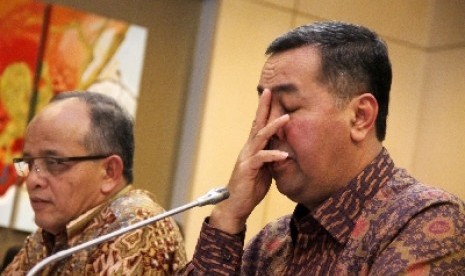 Wamendikbud Bidang Pendidikan Musliar Kasim (kanan), bersama Kepala Balitbang Kemdikbud Furqon melakukan konferensi di Kemdikbud, Jakarta Pusat, Selasa (15/4). 