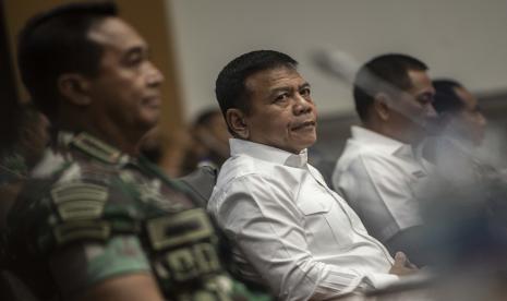 Wamenhan Muhammad Herindra (kedua kiri) bersama Panglima TNI Jenderal TNI Andika Perkasa (kiri) mengikuti rapat kerja dengan Komisi I DPR di Kompleks Parlemen, Senayan, Jakarta, Senin (5/9/2022). Rapat kerja tersebut membahas RKA Kemhan/TNI TA 2023 dan isu-isu aktual lainnya. 