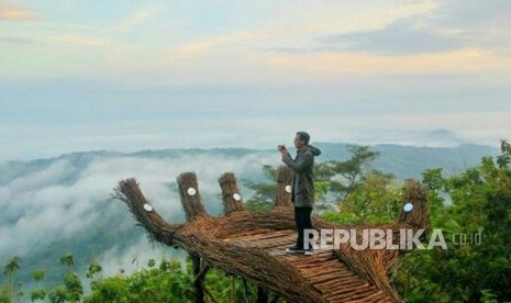 Salah satu objek wisata yang menarik kunjungan turis di Kabupaten Gunung Kidul.