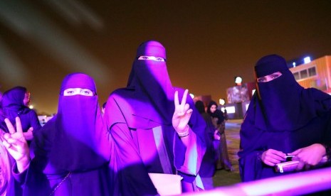 Wanita Arab Saudi menonton konser jazz di Riyadh. Ilustrasi.