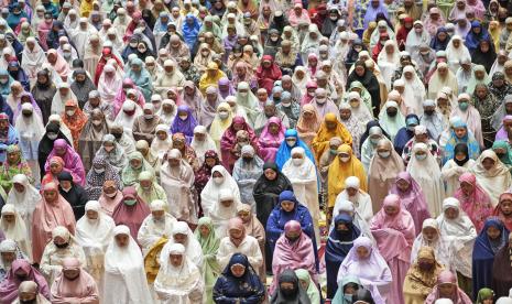 Sholat tarawih. Pemerintah berencana untuk menggencarkan pelaksanaan vaksinasi setelah sholat tarawih di rumah-rumah ibadah.