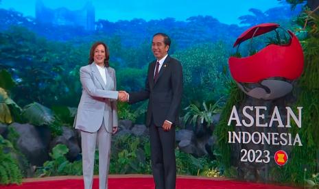 Wapres AS Kamala Harris bertemu Presiden RI, Joko Widodo dalam KTT ASEAN ke-43 di Jakarta