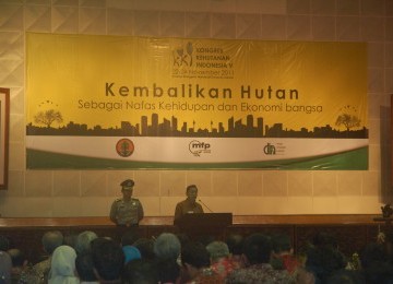 Wapres Budiono membuka Kongres Kehutanan Indonesia (KKI) V di Auditorium Gedung Manggala Wanabakti, Jakarta, Selasa (22/11).