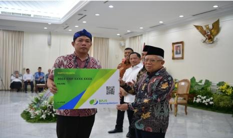 Wapres dalam acara penganugerahan Paritrana Award, Jumat (20/10/2023).