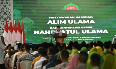 Wapres Hadiri Munas Alim Ulama NU: Wakil Presiden RI Jusuf Kalla saat menutup acara Musyawarah Nasional Alim Ulama dan Konferensi Besar Nahdlatul Ulama (NU) di Pompes Miftahul Huda Al-Azhar Citangkolo, Kota Banjar, Jawa Barat, Jumat (1/3).