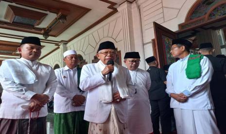 Wapres mengajak para ulama dan segenap komponen bangsa untuk ikut mendoakan keselamatan bangsa.