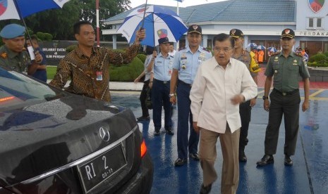 Wapres Jusuf Kalla bertolak ke Makassar untuk meninjau langsung  kondisi terkini suasana dan warga terdampak banjir di MakassarAhad (27/1).