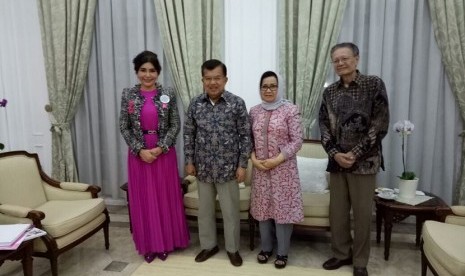 Wapres Jusuf Kalla dan Mufidah Jusuf Kalla menerima Dr Deby Vinski Presiden Badan Akreditasi Anti-Aging Dunia atau World Council of Preventive Medicine (WOCPM)  