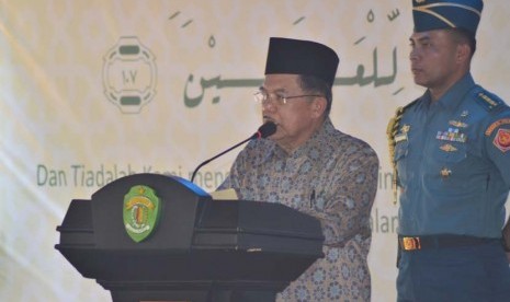 Wapres Jusuf Kalla memberikan kata sambutan saat peresmian Munas IV Hidayatullah di Balikpapan, Kalimantan Timur, Sabtu (7/11).