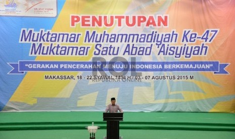 Wapres Jusuf Kalla memberikan sambutan pada penutupan Muktamar Muhammadiyah ke 47 dan Muktamar Satu Abad Aisyiyah di Kampus Unismuh, Makasar, Sulsel, Jumat (7/8). 