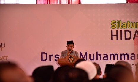 Vice President Jusuf Kalla delivers a speech at the opening of the Da'i National Gathering at the Hidayatullah Islamic Boarding School in Balikpapan, East Kalimantan, Thursday (Nov 22).