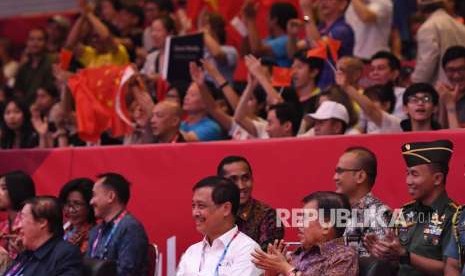 Wapres Jusuf Kalla menyaksikan pertandingan tenis meja antara tim tenis meja Cina melawan tim tenis meja Korea Utara dalam babak final tenis meja beregu putri Asian Games 2018 di JIExpo Kemayoran, Jakarta, Selasa (28/8). 