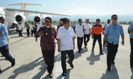 Wapres Jusuf Kalla tiba di Bandara Mutiara SIS Al Juftie Palu, Sulawesi Tengah, Jumat (5/10/18) saat tinjau dampak gempa dan tsunami di Palu-Donggala-Sigi.