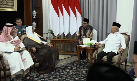 Wapres Maruf Amin menerima Duta Besar Saudi untuk Indonesia Faisal bin Abdullah Al-Mudi untuk membahas penguatan hubungan bilateral kedua negara.